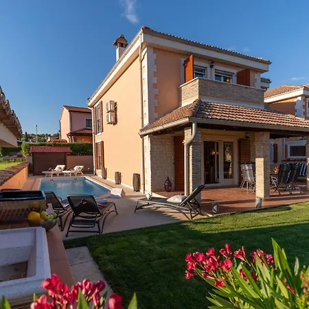 Villa Casa Vivo By Briskva